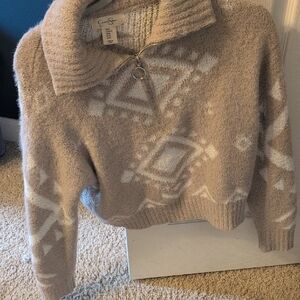 Jessica Simpson Beige and White Patterned Sweater
